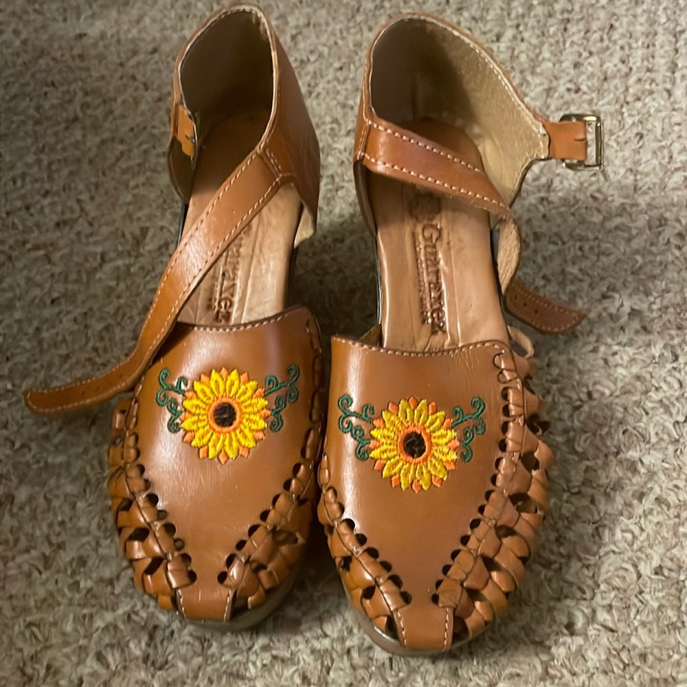 Lucy Girasol artisanal Heels